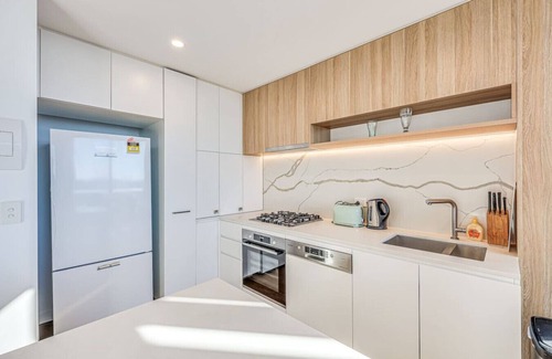 Box Hill Apartment | StayAU Bright Modern Prime Penthouse in Box Hill