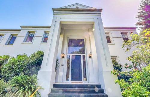 Warrandyte Villa | StayAU Expansive 7BR Villa Scenic Warrandyte