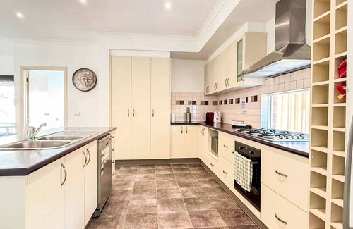 Caroline Springs House | StayAU Family Haven Pet-Friendly Caroline Springs