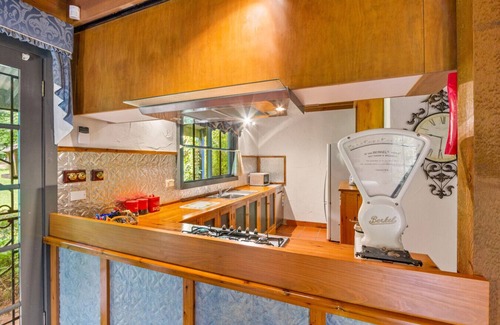 Mount Dandenong Cabin | StayAU Luxury Candlewick Cottage in Dandenong