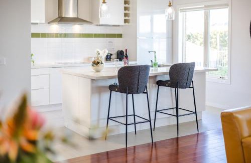 Sanctuary Lakes Apartment | StayAU Magnificent Lakefront Villa Stunning Views