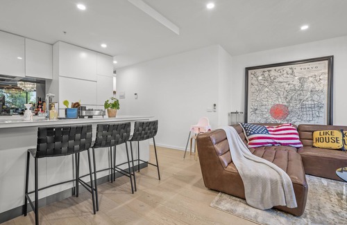 Oakleigh House | StayAU Modern Townhouse