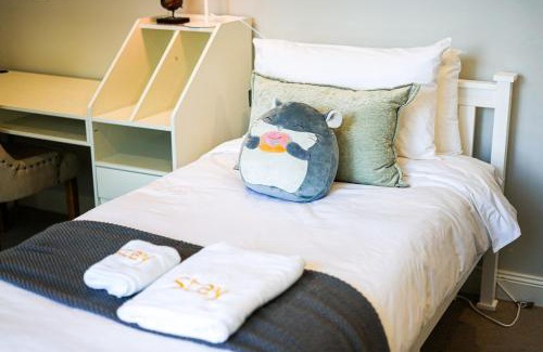 Surrey Hills House | StayAU Spacious 4BR Family Home in Surrey Hills