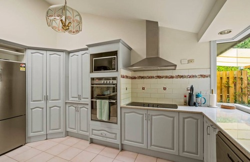 Badger Creek Cabin | StayAU The Homestead 4BR Spacious Nature Retreat