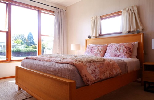 Solway House | Staycation Home in Central Masterton!