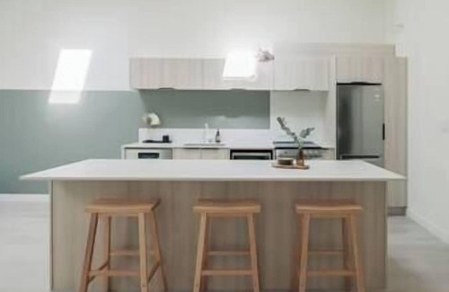 Downtown Eastside Apartment | Staycation in New 1-Bedroom Condo, Japantown