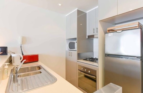 Port Melbourne Apartment | StayCentral - Spacious Seaviews (Port Melbourne) - Bay Street Port Melbourne - 1 Bedroom, 1 Bed, 1 Bathroom, 1 secure parking spot.