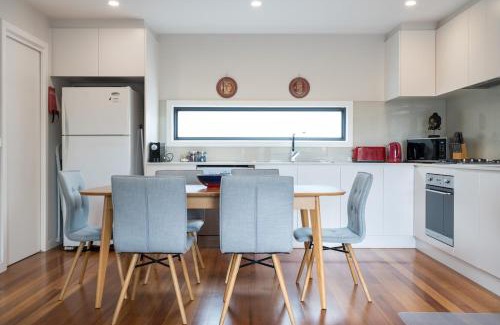 Thornbury House | StayCentral - Thornbury Entertainer Townhouse