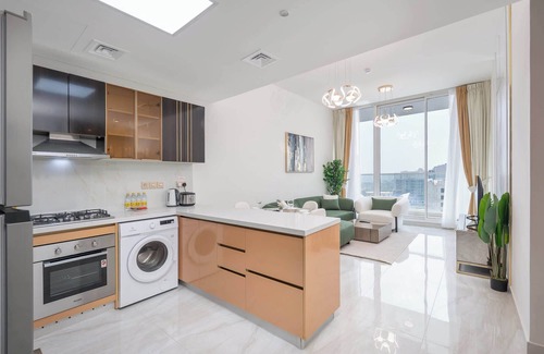 Dubai Apartment | StayShort - Vibrant Al Furjan Unit Sleeps 4 with Pool and Gym