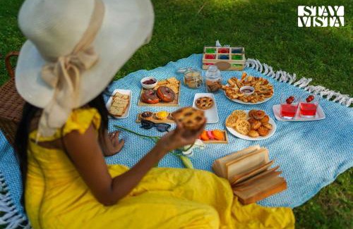 Kune N.m. Villa | StayVista at Dolce Montagna w Pool, Karaoke & Bar