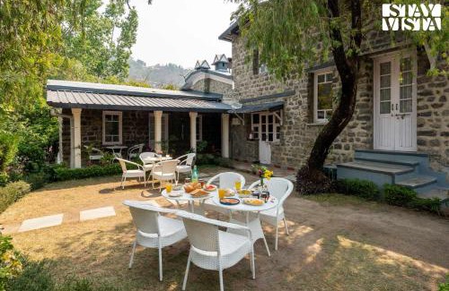 Nainital Villa | StayVista at House of Hive - Garden, BBQ and Heater