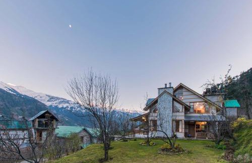 Manali Villa | StayVista at Jodhpur House - 3 BR Pet friendly Cozy villa in Manali