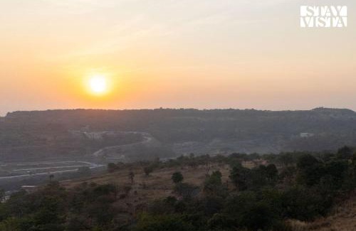 Paud Villa | StayVista at Ridgewood Mansion with BBQ, Gazebo & Infinity Pool