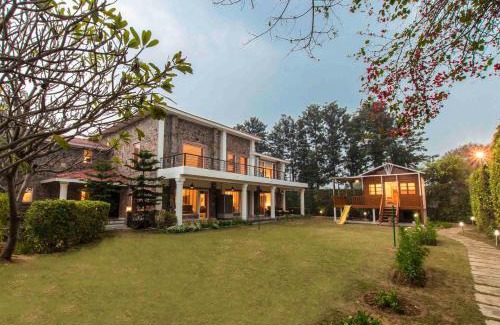 Taoru Villa | StayVista at The Banyan Abode with Pool Table, Pet Friendly & Outdoor Pool