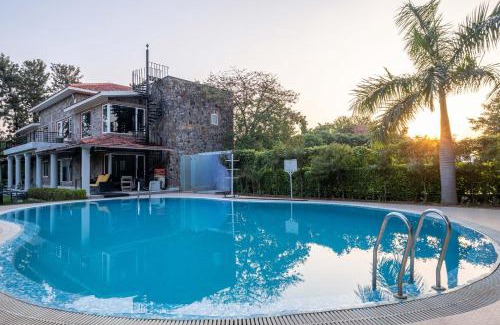 Taoru Villa | StayVista at The Banyan Abode with Pool Table, Pet Friendly & Outdoor Pool