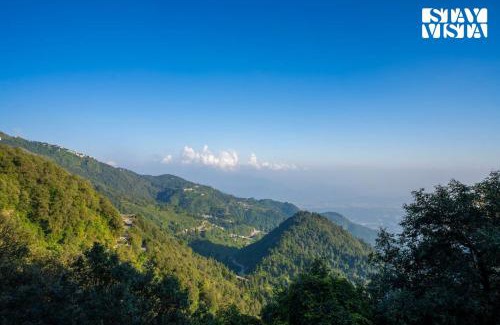 The Mall Road Villa | StayVista at Twilight Perch with BBQ, Bonfire, Lawn