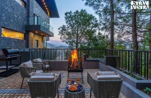 Solan Villa | StayVista at Uno - The Himalayan Den with Jacuzzi