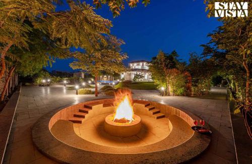 Amer Villa | StayVista at Vacanza Villa - Pool, Lawn & Theatre