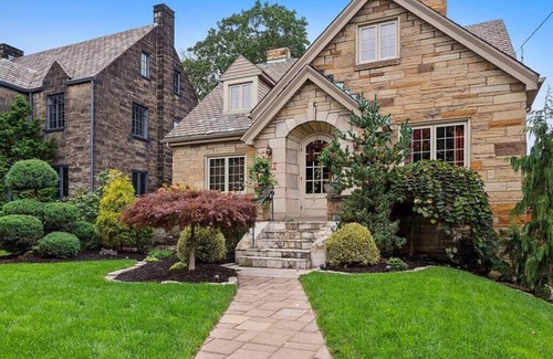 Brighton Heights House | Steel City Retreat - Hot Tub-Fire Pit-Pet-Friendly-Koi Pond