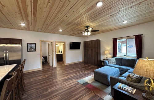 Cooper Landing House | Steelhead Cabin - Modern vacation home at Eagle Landing Resort