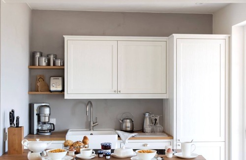 Nieby House | Steilküste, das Atelierhaus Unter Reet für bis zu 8 Personen&direktem Seeblick