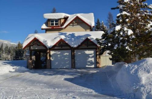 East Kootenay Apartment | Stemwinder Duplex Chalet by StayIn
