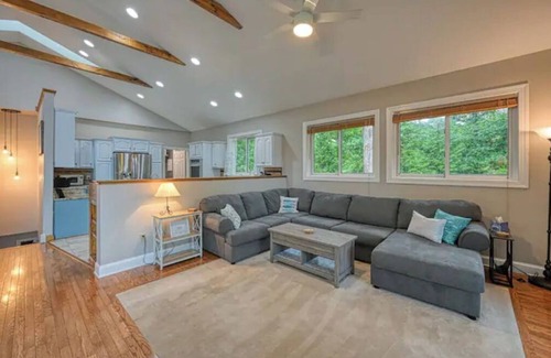 Mineral House | Stepping Stone Cove : Lakefront 4br, 2.5ba