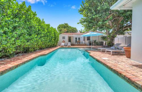 Lauderdale Beach House | Steps from Beach Quaint Cottage Heated Pool Sand Key RESlDENCES