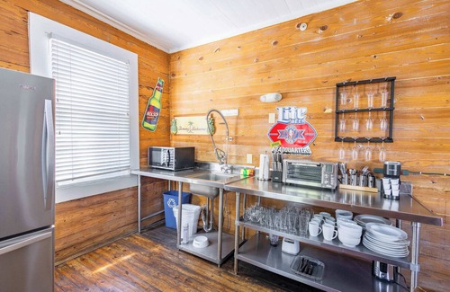 Historic Seaport Apartment | Steps from Duval, Private Hot Tub - Seaport Suite