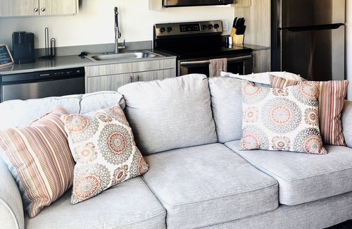 City Park West Apartment | Steps from Saint Joseph Hospital