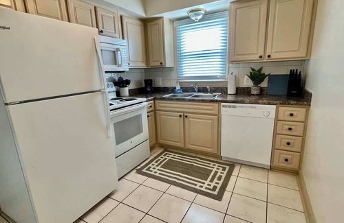 Joslyn Castle Apartment | Steps from UNMC and Dining Delights