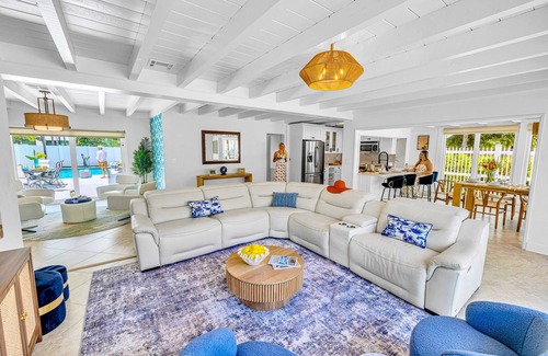 Lauderdale Beach House | Steps to Beach/Heated Pool/Kiwi Key/Residences