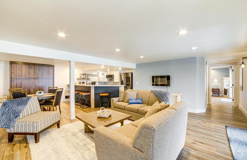 Clarklake Apartment | Steps to Clark Lake Cozy Apartment with Hot Tub