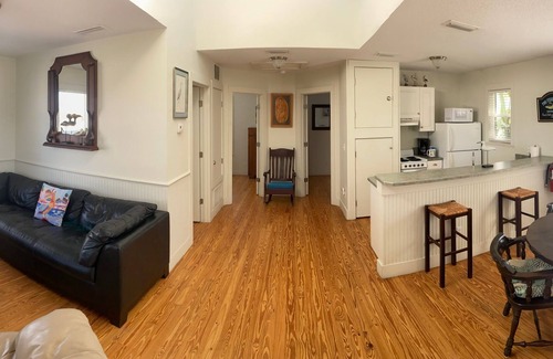 Boys Works Cottage | Steps to Intracoastal, Steps to Private Beach Access!