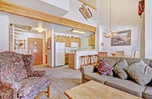Historic District Condo | Steps to Mountain & Main St- Studio Loft by RedAwning
