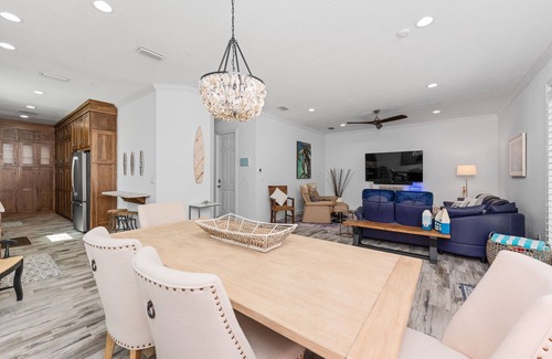 Jacksonville Beach House | Steps to ocean. Minutes to Jags & TPC. Quiet. 4BR, 3300 Sq ft. Btfl mansion
