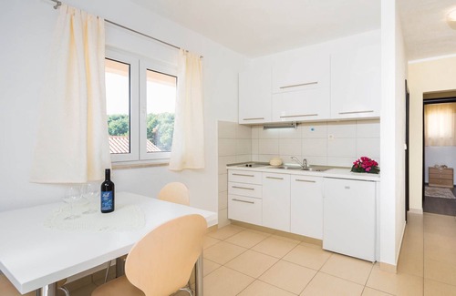 Cove Osibova (Milna) Apartment | Steps to the Sea and Beach | Pool | Sea-view Balcony | Peaceful Bay