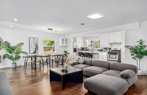 Ranchos House | Sterling House: Lux Getaway w/heated pool & spa