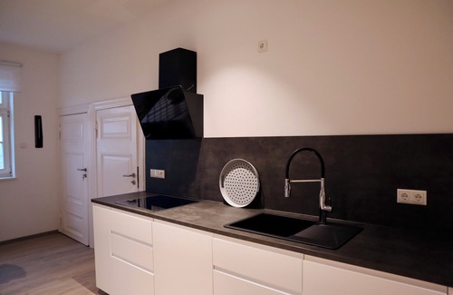 Breetz Apartment | Stilvolle 5 Ferienwohnung in Historischem Gutshaus am Fluss mit Panoramablick