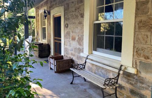 Stirling House | Stirling Cottage