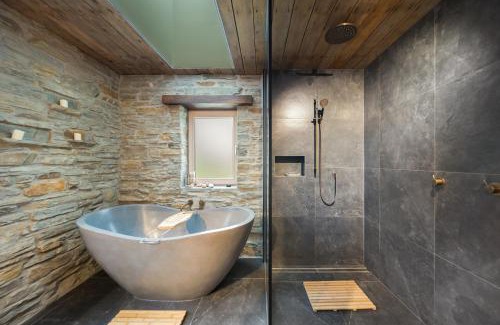 Arrow Junction House | Stone Cottage