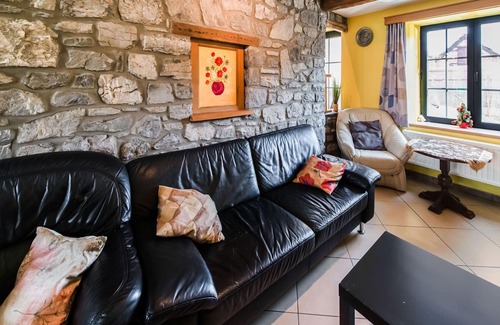 Han-sur-Lesse Cottage | Stone Cottage with Sauna, Jacuzzi, a 5 min drive from the cave of Lorette in Rochefort