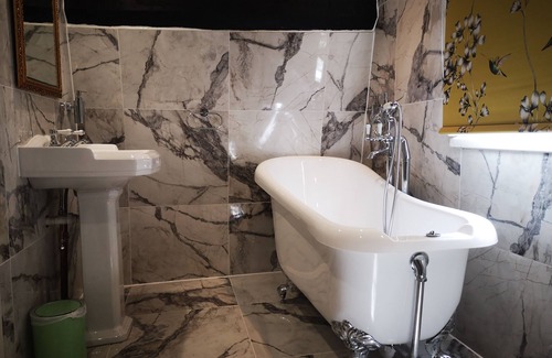 Maidstone House | Stone Court House