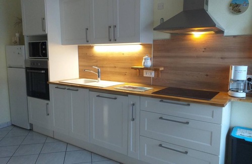 Sainte-Marie-du-Mont Cottage | Stone house 1 km from Utah Beach, Wifi, pets allowed
