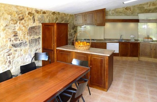 Macieira de Cambra House | Stone House by Caima River with Pool