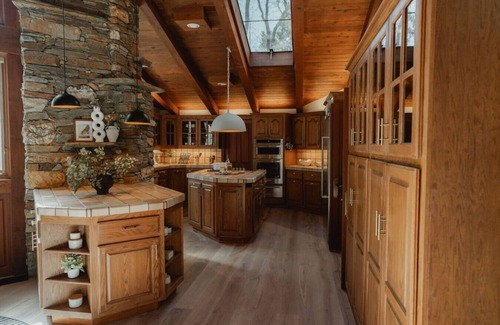 Mariposa Apartment | Stone House by CasaOso, HotTub