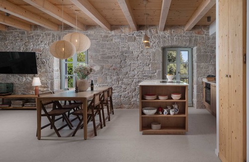 Bozava Villa | Stone house Casa Lumina