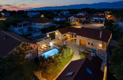 Lovinac Apartment | Stone House