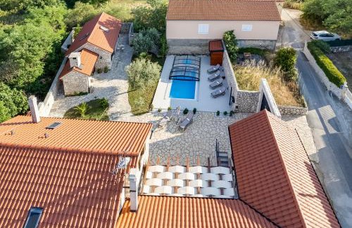 Lovinac Apartment | Stone House