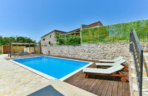 Galovac Villa | Stone villa with pool